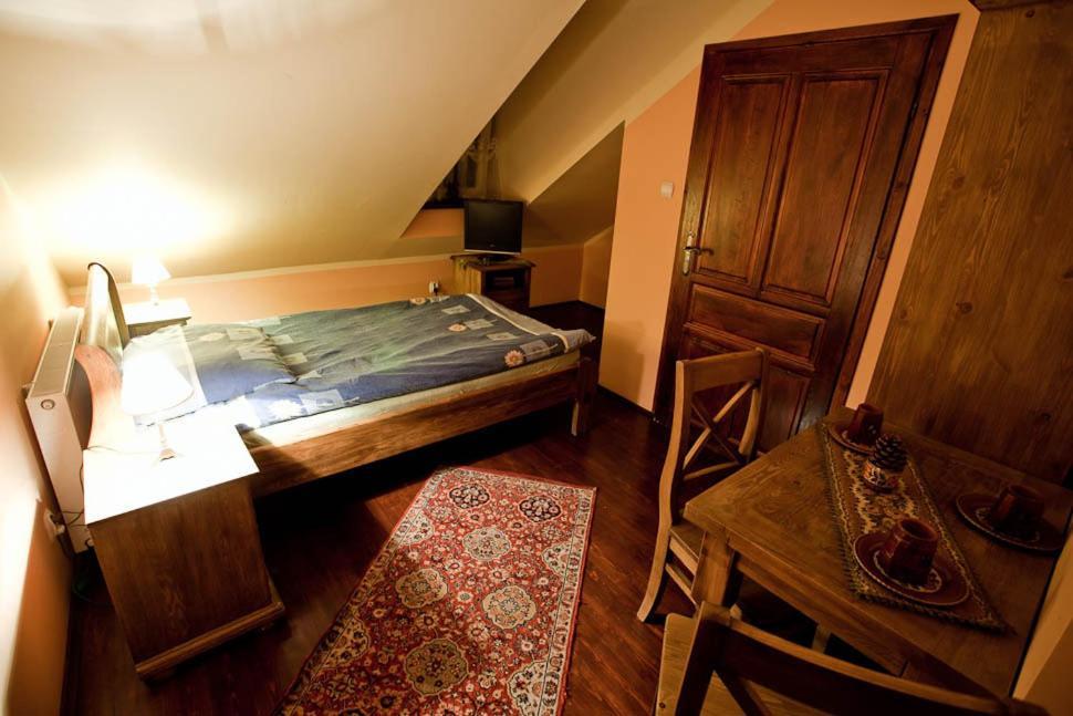 Dwor Na Wichrowym Wzgorzu Bed & Breakfast Przybyslawice Ngoại thất bức ảnh