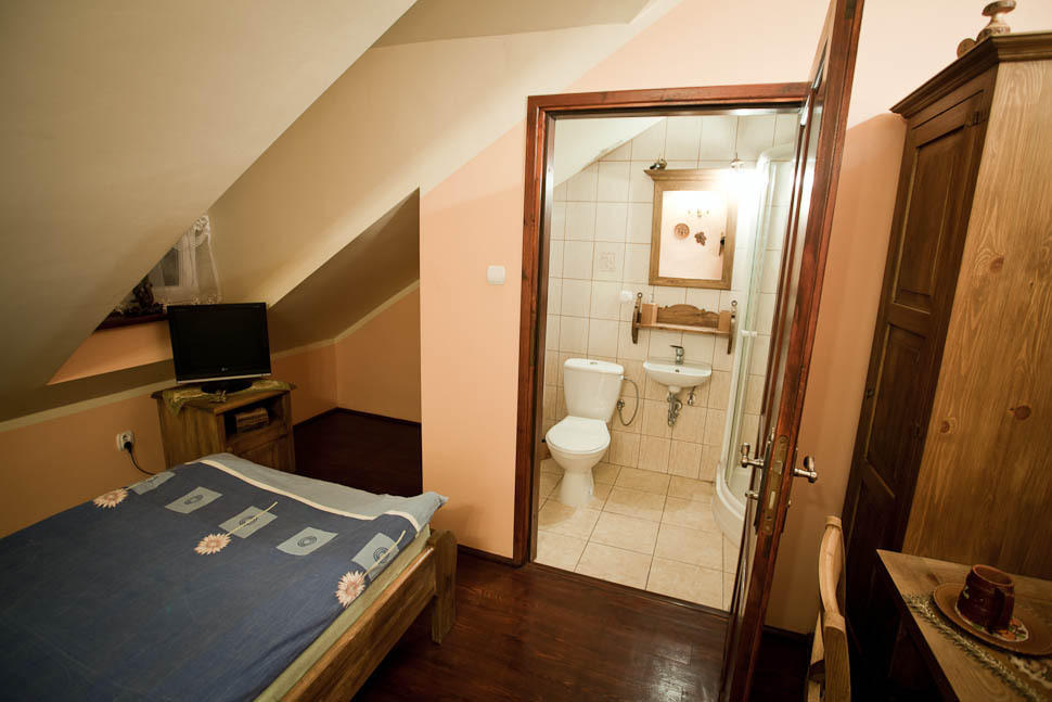 Dwor Na Wichrowym Wzgorzu Bed & Breakfast Przybyslawice Phòng bức ảnh