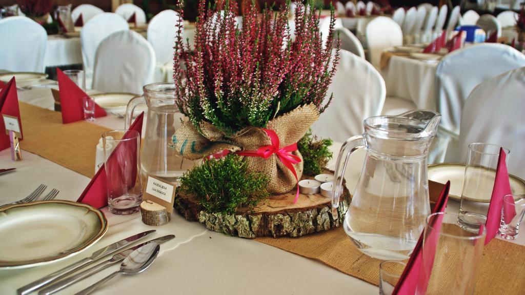Dwor Na Wichrowym Wzgorzu Bed & Breakfast Przybyslawice Ngoại thất bức ảnh