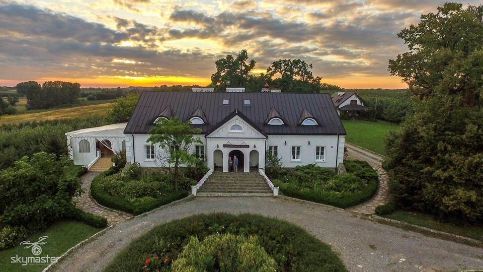 Dwor Na Wichrowym Wzgorzu Bed & Breakfast Przybyslawice Ngoại thất bức ảnh