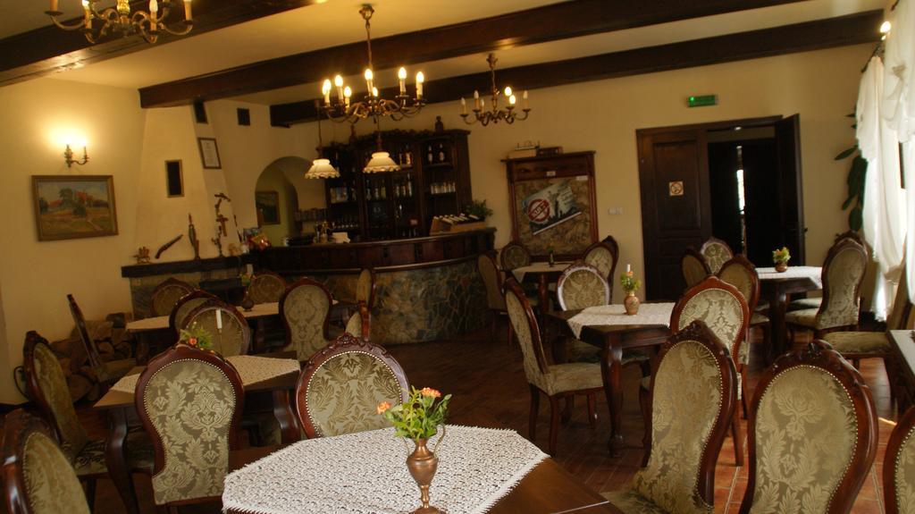 Dwor Na Wichrowym Wzgorzu Bed & Breakfast Przybyslawice Ngoại thất bức ảnh