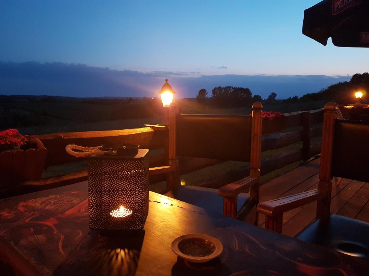 Dwor Na Wichrowym Wzgorzu Bed & Breakfast Przybyslawice Ngoại thất bức ảnh