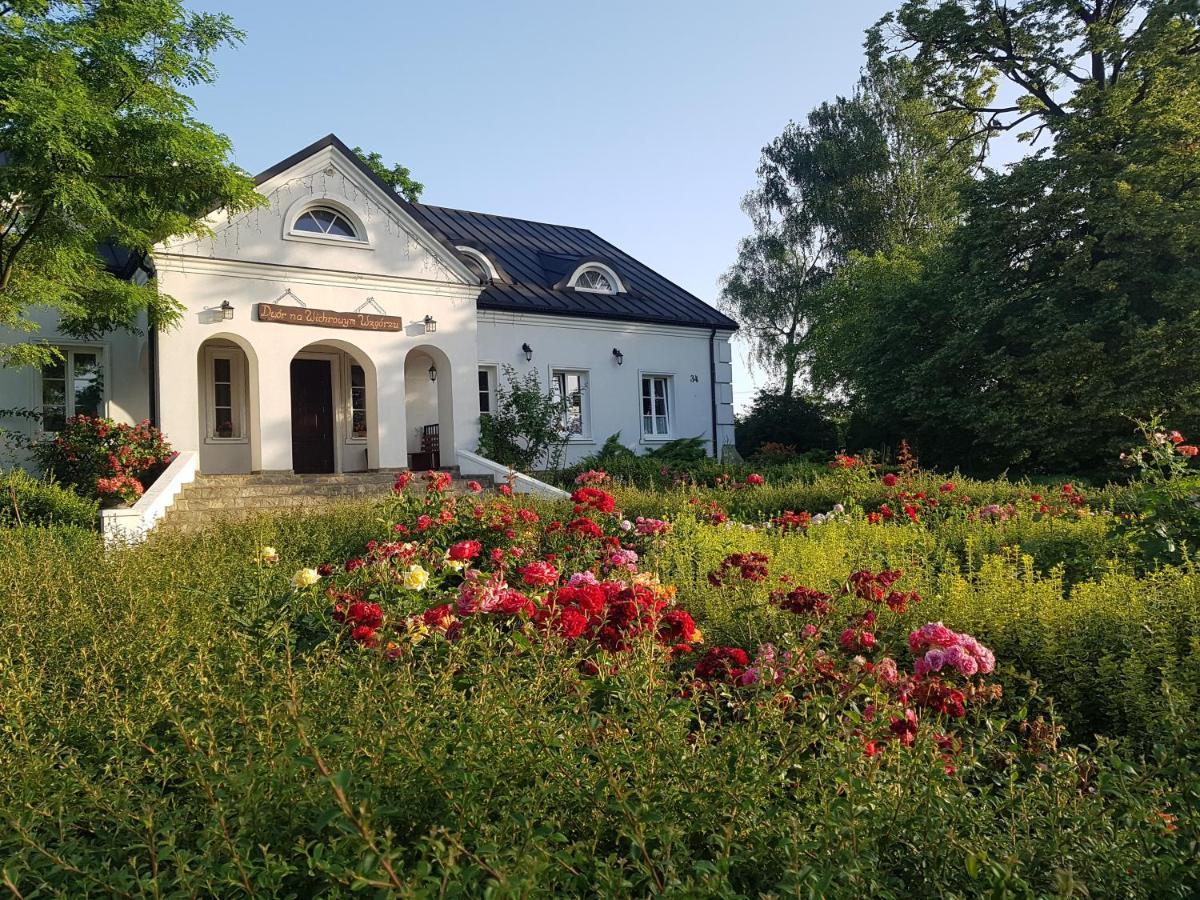 Dwor Na Wichrowym Wzgorzu Bed & Breakfast Przybyslawice Ngoại thất bức ảnh